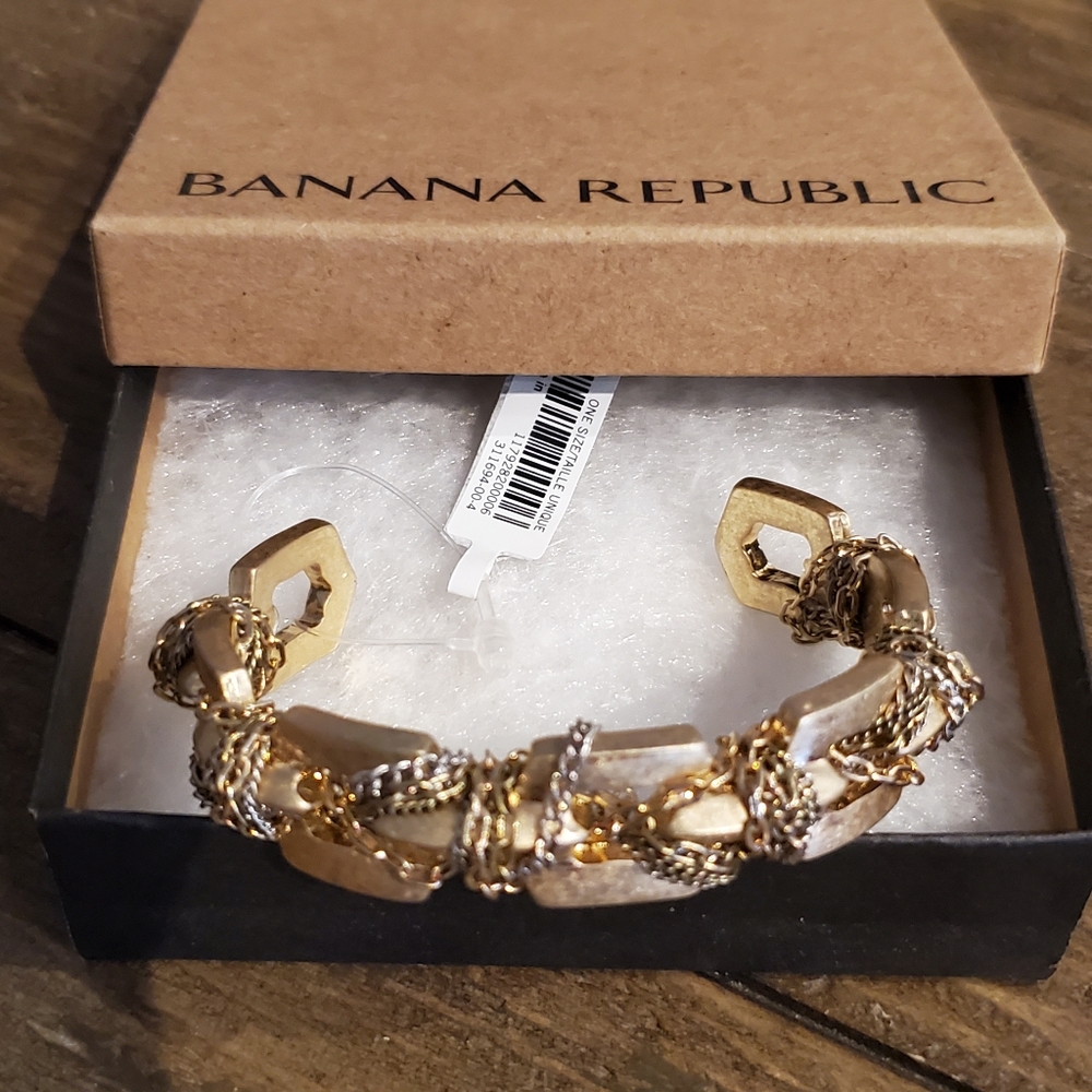Banana Republic antique gold bangle